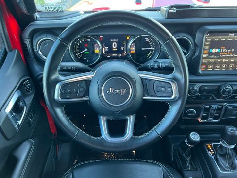 Used 2022 Jeep Wrangler Unlimited Sahara AWD/4WD image 16