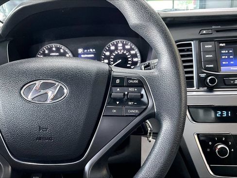 Used 2015 Hyundai Sonata SE w/ Option Group 09 FWD image 11