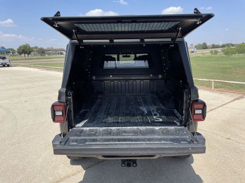 Used 2021 Jeep Gladiator Overland AWD/4WD image 32