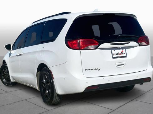 Used 2020 Chrysler Pacifica Touring-L Plus image 11
