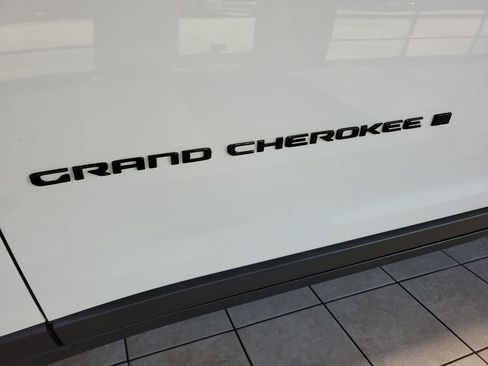 Used 2023 Jeep Grand Cherokee Altitude image 23