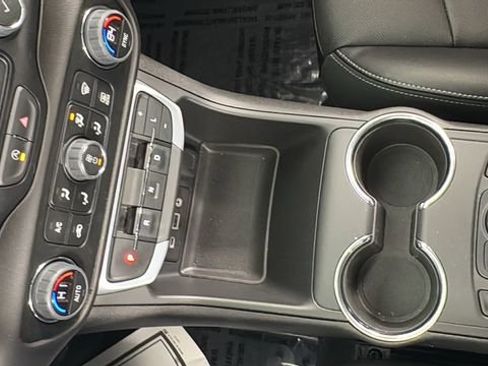 Used 2024 GMC Terrain SLT image 31