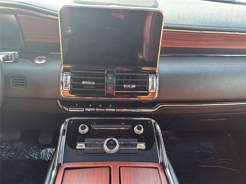 Used 2021 Lincoln Navigator L Reserve w/ Luxury Package image 20