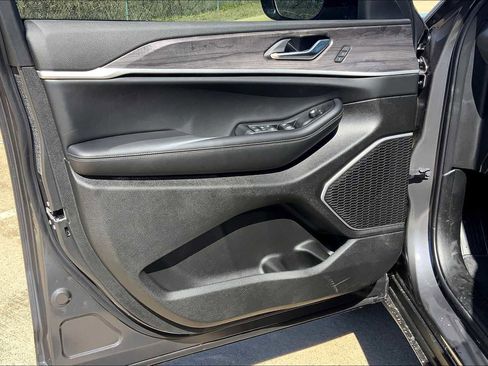 New 2025 Jeep Grand Cherokee Limited image 10