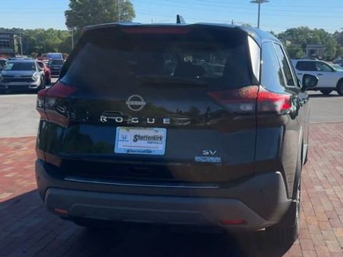 Used 2023 Nissan Rogue SV FWD image 2