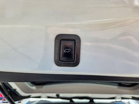 Used 2019 Toyota Highlander XLE AWD/4WD image 24