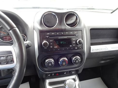 Used 2017 Jeep Compass Latitude AWD/4WD image 19