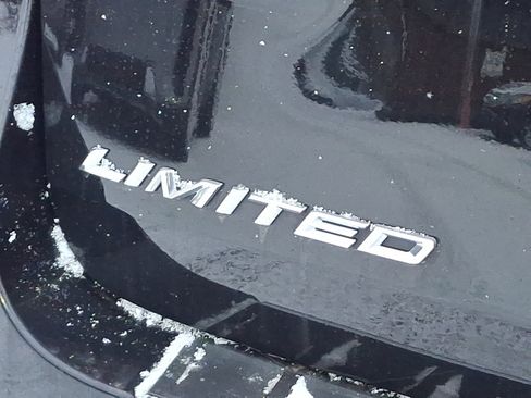 Used 2022 Ford Explorer Limited image 32