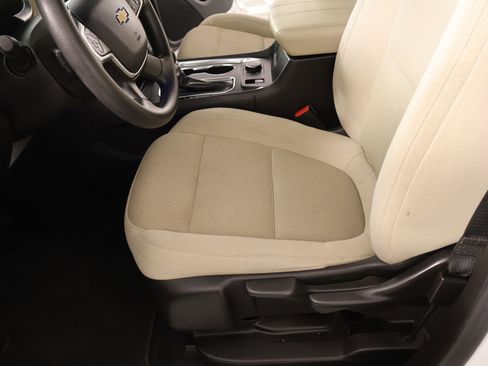 Used 2023 Chevrolet Traverse LS w/ Safety Package image 11