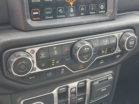 Used 2023 Jeep Wrangler Unlimited Sahara w/ Cold Weather Group AWD/4WD image 16
