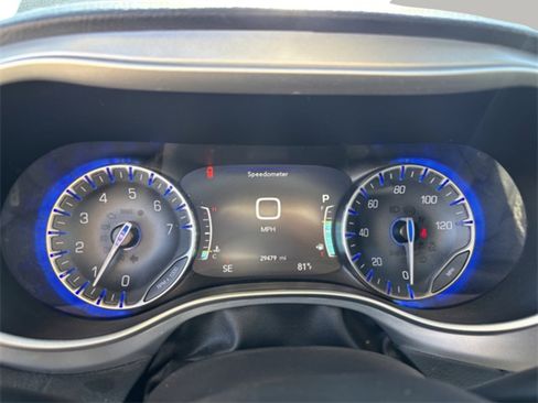 Used 2023 Chrysler Pacifica Touring-L w/ S Appearance Package image 16