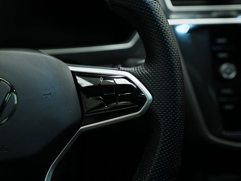 Used 2024 Volkswagen Tiguan SE R-Line image 37