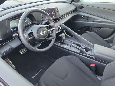 Certified 2025 Hyundai Elantra Sport w/ Cargo Package image 5