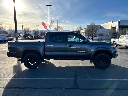 Used 2020 Toyota Tacoma Limited image 6