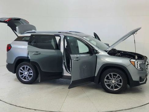 Used 2023 GMC Terrain SLT image 43