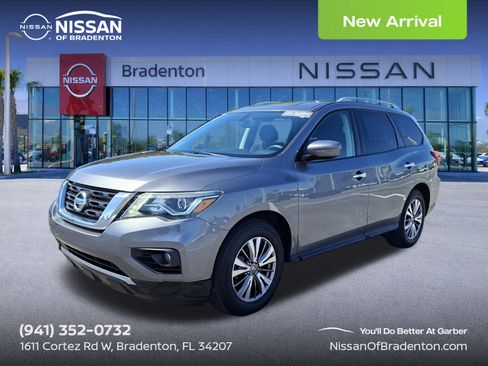 Certified 2020 Nissan Pathfinder SV image 1