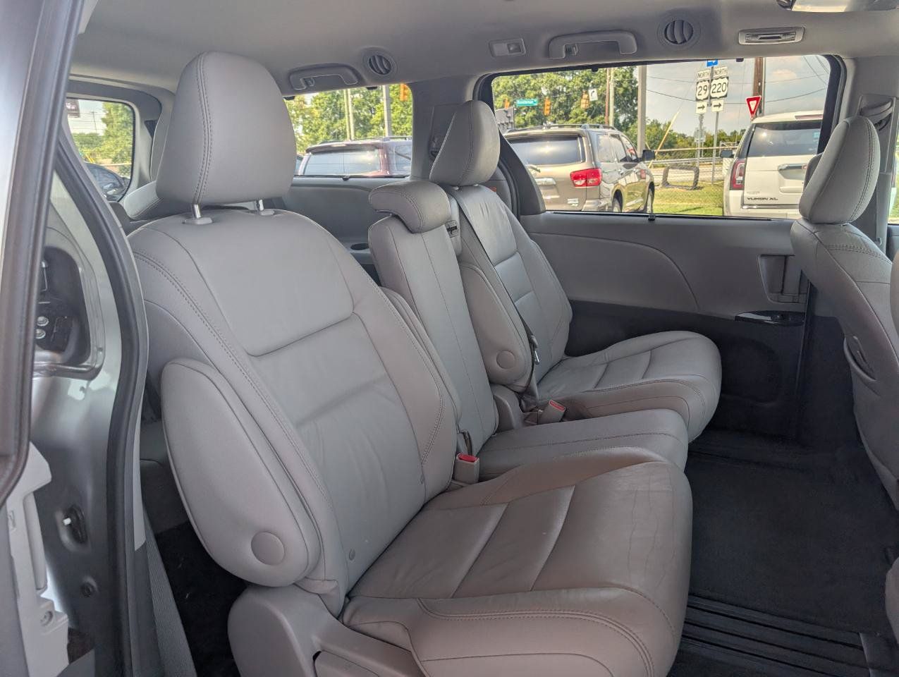 Used 2017 Toyota Sienna XLE w/ XLE Navigation Package FWD image 23