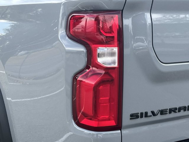 Used 2024 Chevrolet Silverado 2500 ZR2 w/ Technology Package AWD/4WD image 11
