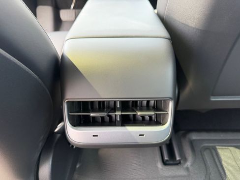 Used 2023 Tesla Model 3 Standard Range image 39