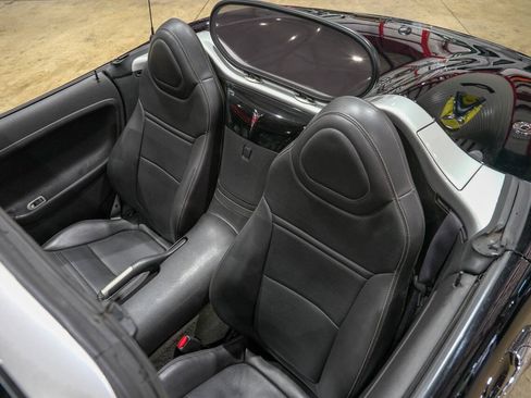 Used 2006 Pontiac Solstice Convertible w/ Premium Package RWD image 19