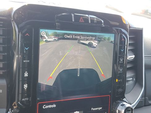 Used 2019 RAM 2500 Laramie w/ Black Appearance Package AWD/4WD image 24