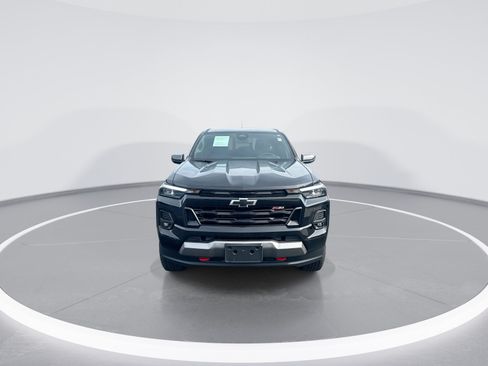Used 2025 Chevrolet Colorado Z71 AWD/4WD image 3