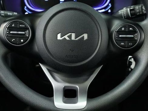 Used 2025 Kia Soul LX w/ LX Technology Package FWD image 13