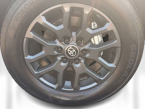 Used 2025 Toyota Sequoia Platinum AWD/4WD image 9