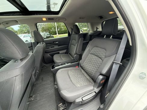 Used 2022 Nissan Pathfinder SV w/ SV Premium Package AWD/4WD image 23