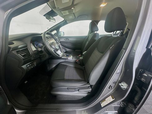 Used 2025 Nissan Leaf S image 13