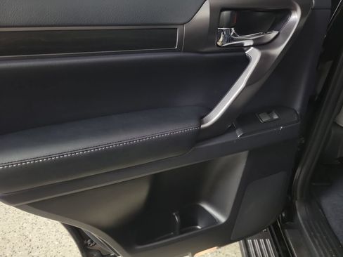 Used 2023 Lexus GX 460 w/ Black Line Special Edition AWD/4WD image 15