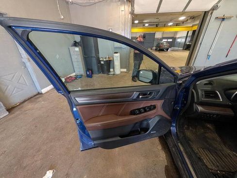 Used 2017 Subaru Outback 3.6R Touring AWD/4WD image 22