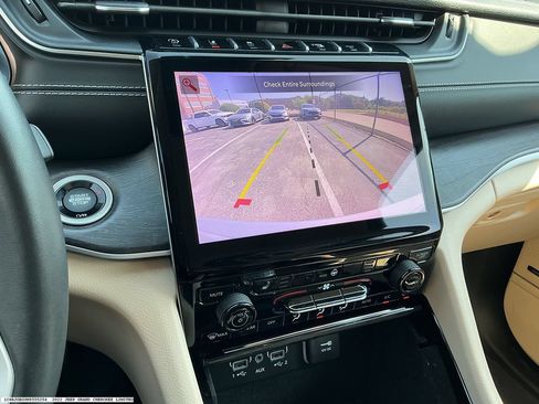 Used 2022 Jeep Grand Cherokee Limited RWD image 14