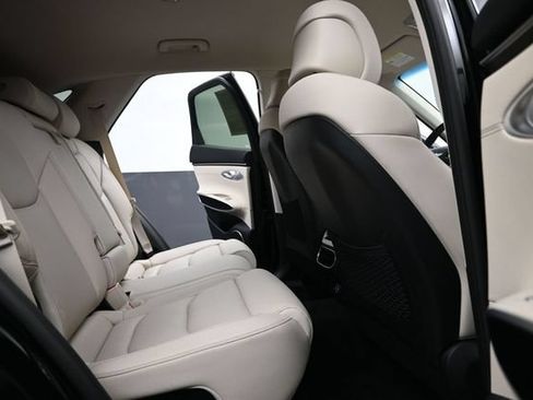 Used 2024 Genesis GV70 2.5T AWD/4WD image 19