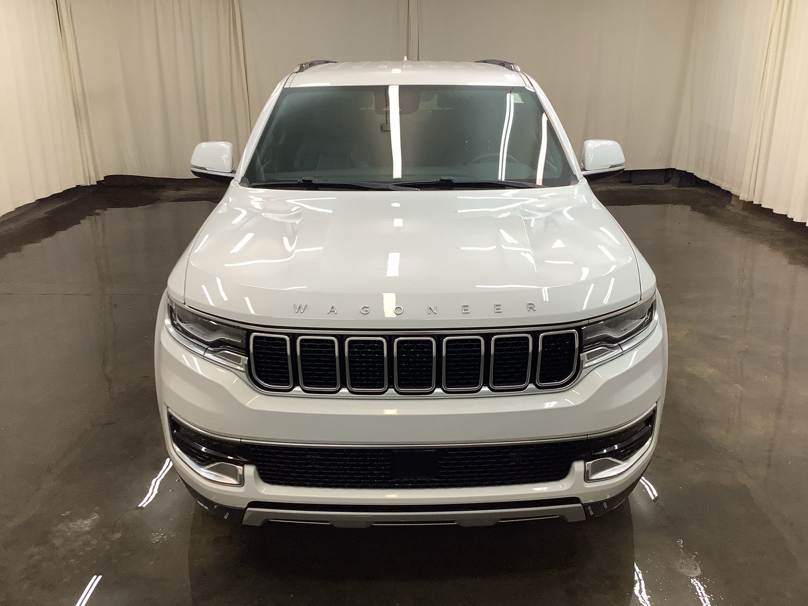 Used 2022 Jeep Wagoneer Series II AWD/4WD image 2