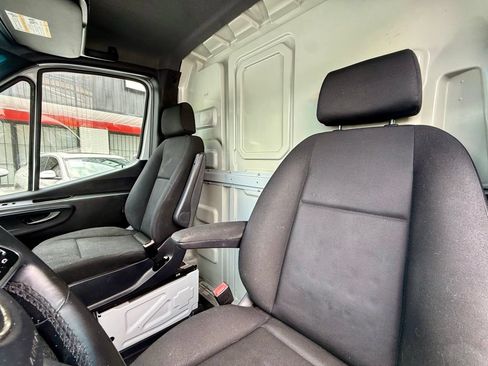 Used 2021 Mercedes-Benz Sprinter 2500 w/ Premium Package image 22