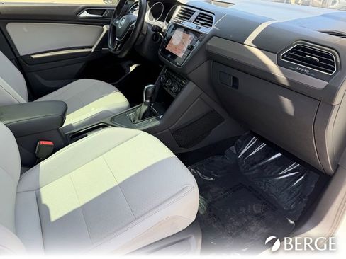 Used 2018 Volkswagen Tiguan SEL FWD image 15