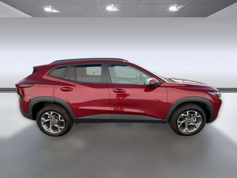 Used 2025 Chevrolet Trax LT w/ LT Convenience Package FWD image 7