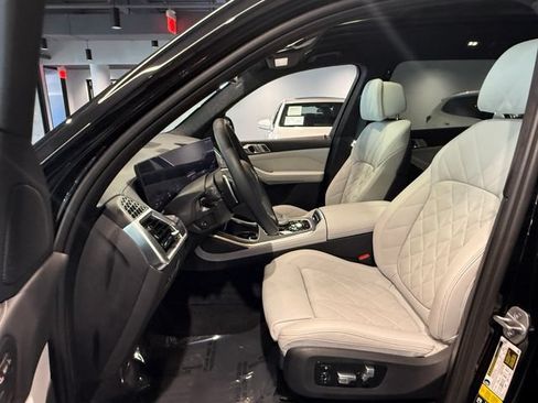 Certified 2024 BMW X7 xDrive40i w/ Parking Assistance Package AWD/4WD image 18