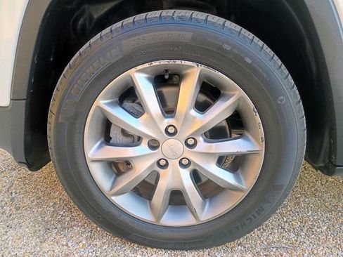 Used 2018 Jeep Cherokee Limited AWD/4WD image 20
