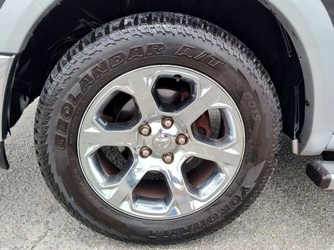 Used 2014 RAM 1500 Laramie w/ Convenience Group image 12