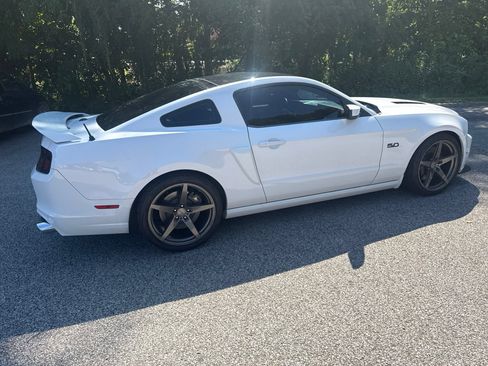 Used 2014 Ford Mustang GT Premium w/ Equipment Group 402A RWD image 5