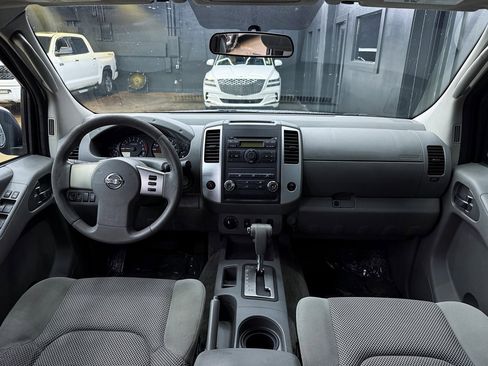 Used 2010 Nissan Frontier SE image 21