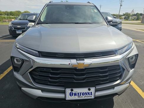 Used 2025 Chevrolet TrailBlazer LT AWD/4WD image 2