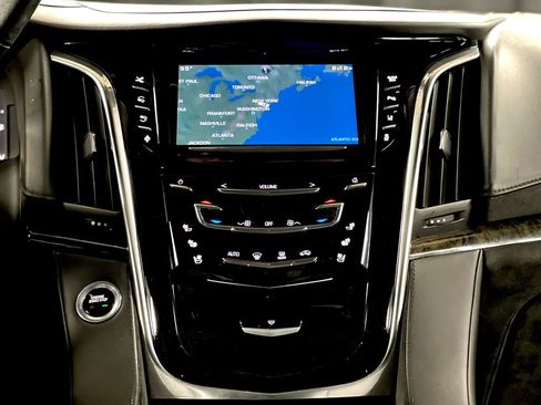 Used 2015 Cadillac Escalade ESV Platinum image 28