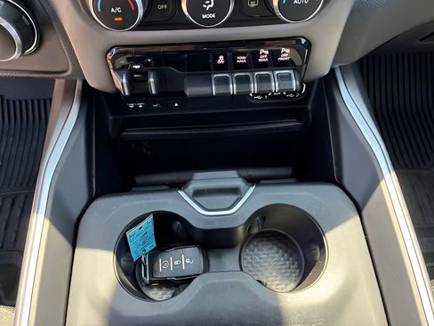 Used 2019 RAM 1500 Big Horn AWD/4WD image 29