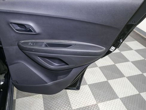 Used 2018 Chevrolet Trax LT w/ LT Convenience Package AWD/4WD image 20
