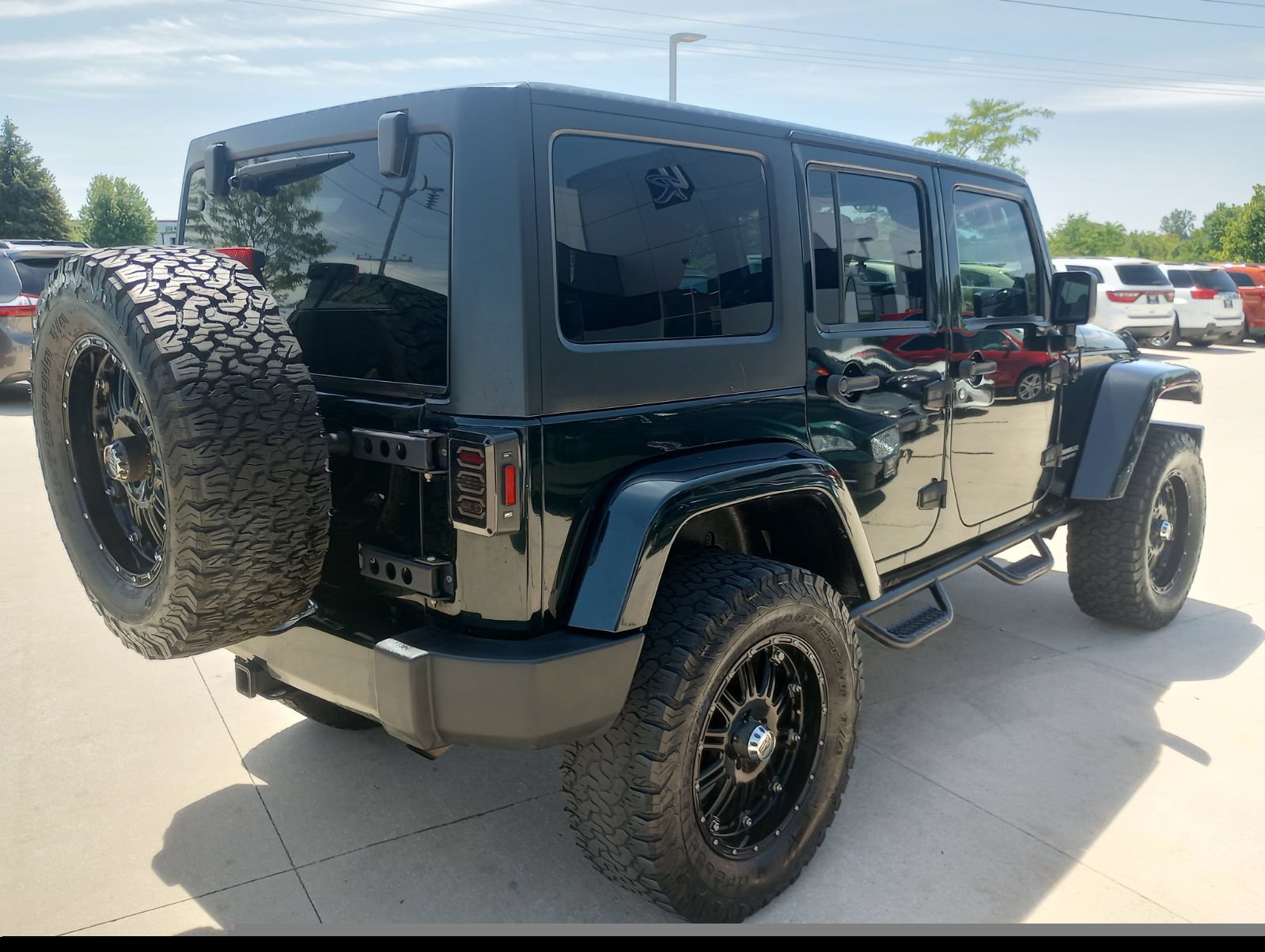 Used 2012 Jeep Wrangler Unlimited Sahara w/ Connectivity Group AWD/4WD image 5