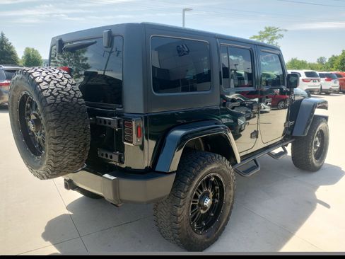 Used 2012 Jeep Wrangler Unlimited Sahara w/ Connectivity Group image 5