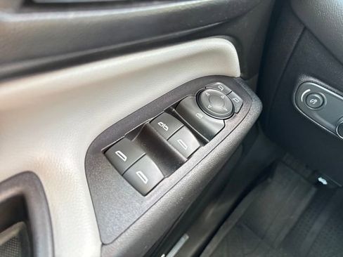 Used 2018 Chevrolet Equinox Premier image 11